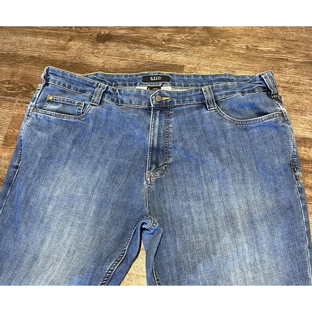 5.11 Tactical Defender-Flex Straight Leg Jeans Mens 42x30 Medium Wash 74477